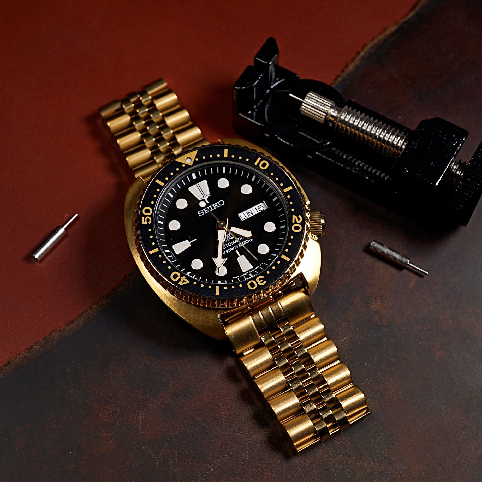 Jubilee Metal Strap in Yellow Gold (20mm) - Nomad Watch Works SG
