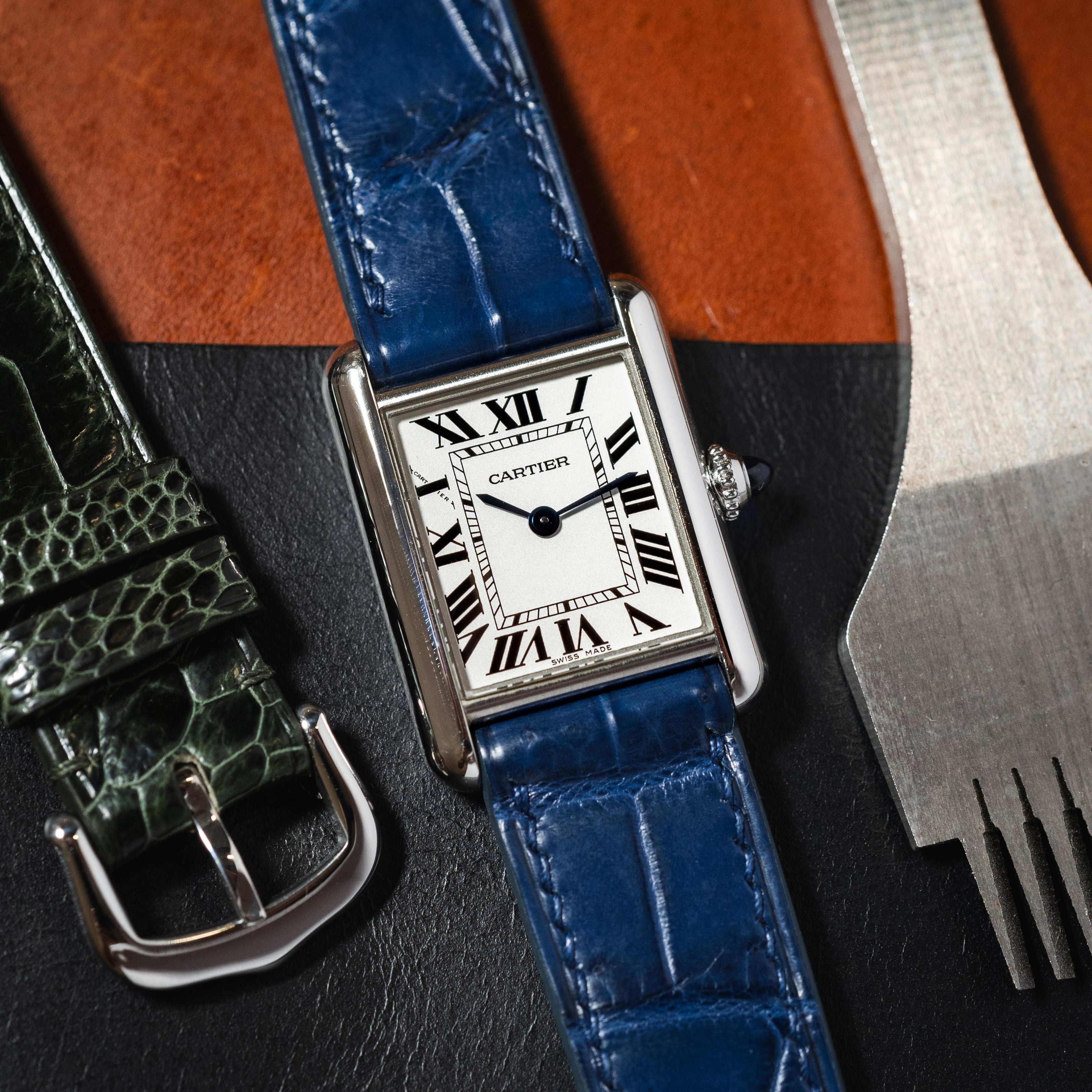 Cartier tank discount with leather strap