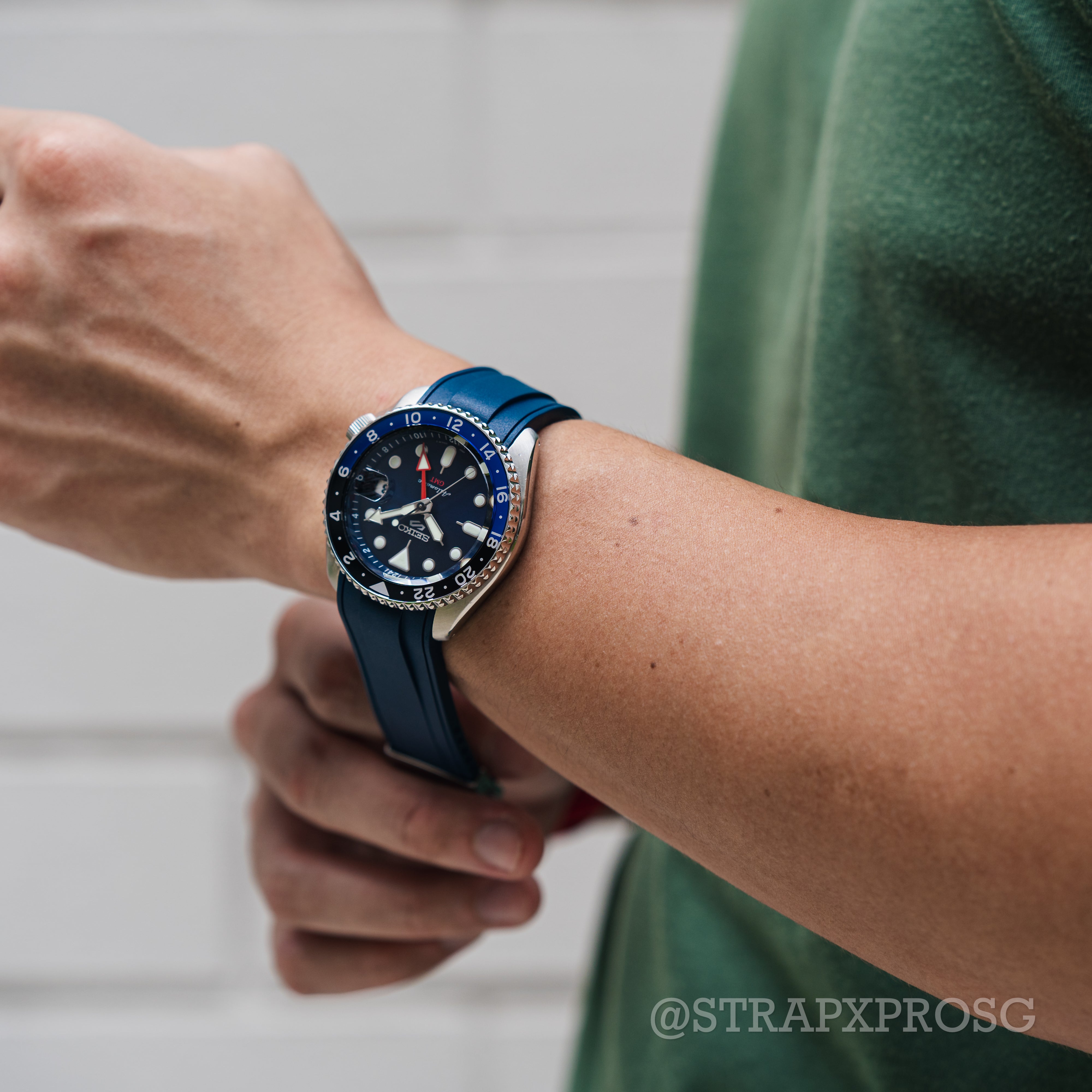 StrapXPro Curved End Rubber Strap for Seiko SKX 5KX in Navy 22mm