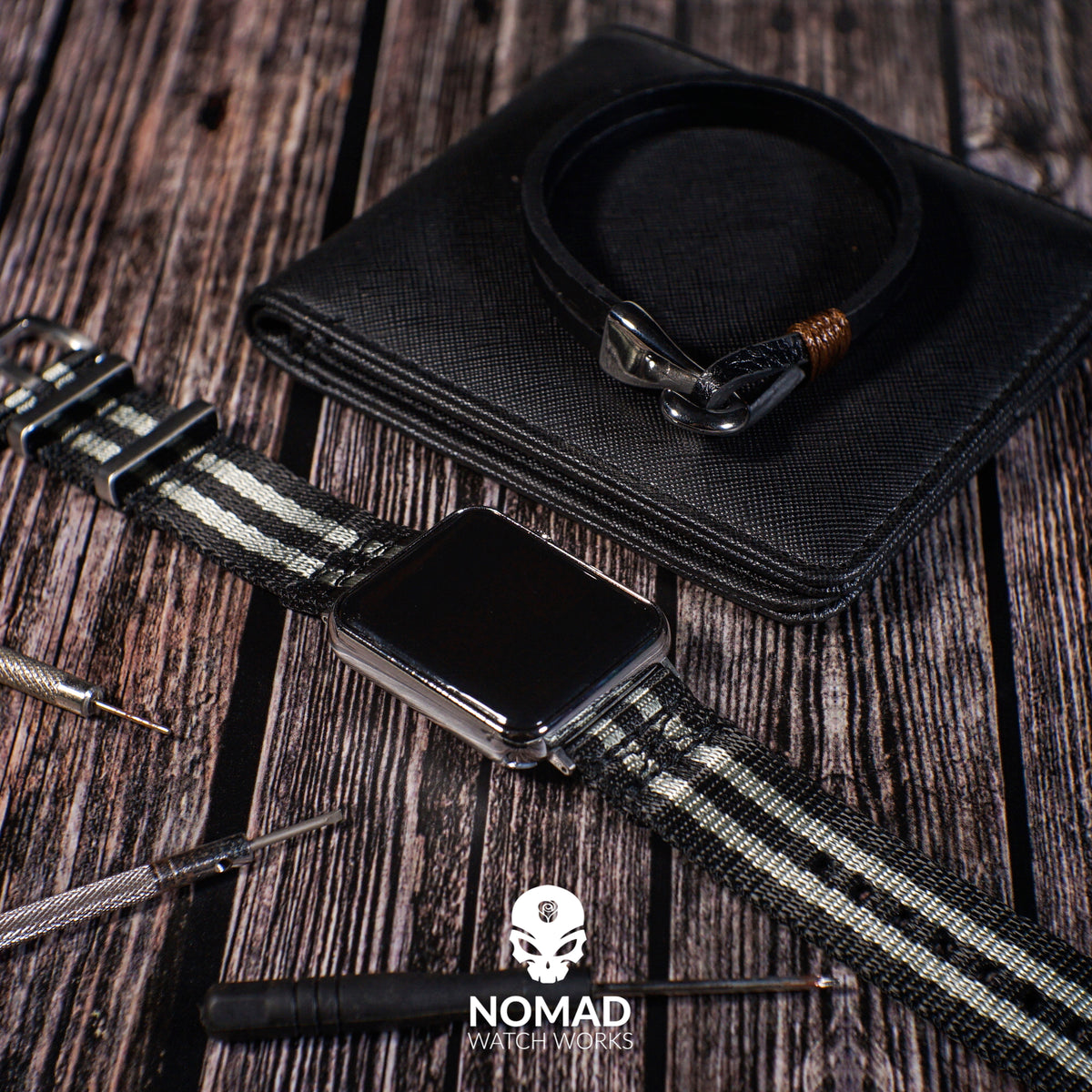 Lincoln Leather Bracelet in Black (Size M) - Nomad watch Works