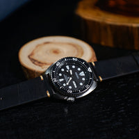 Premium Vintage Oil Waxed Leather Watch Strap in Black (18mm) - Nomad watch Works