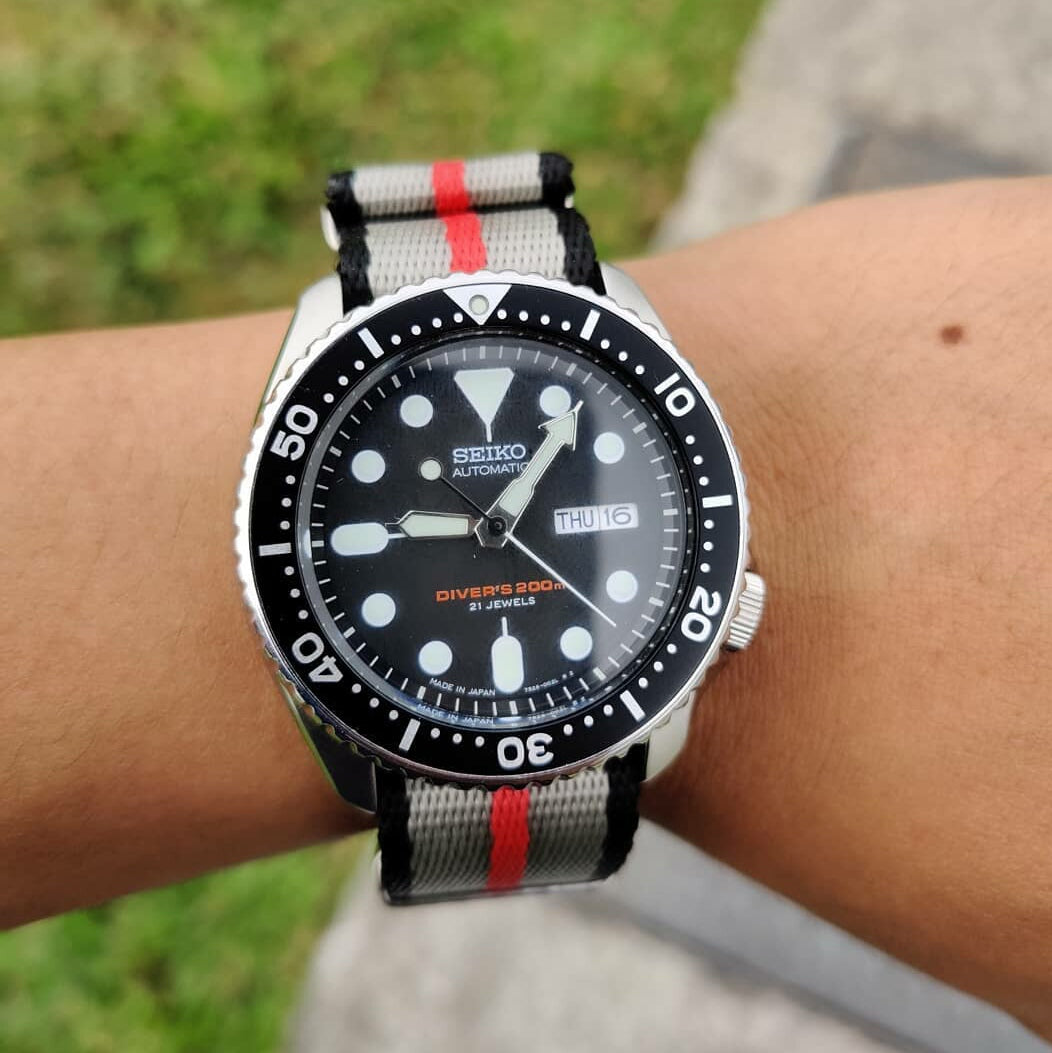 Black and hotsell red nato strap